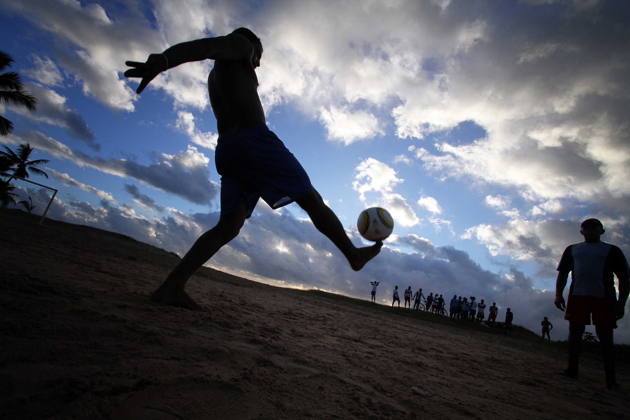 心有不甘！球队展现拼搏精神夺冠在望的简单介绍