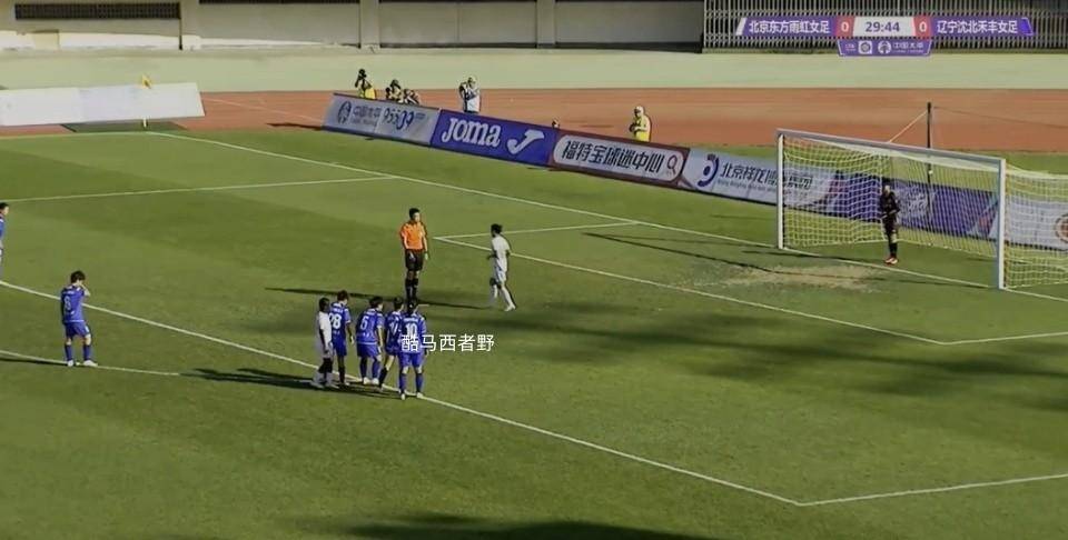 中场核心受伤，球队战术受影响！