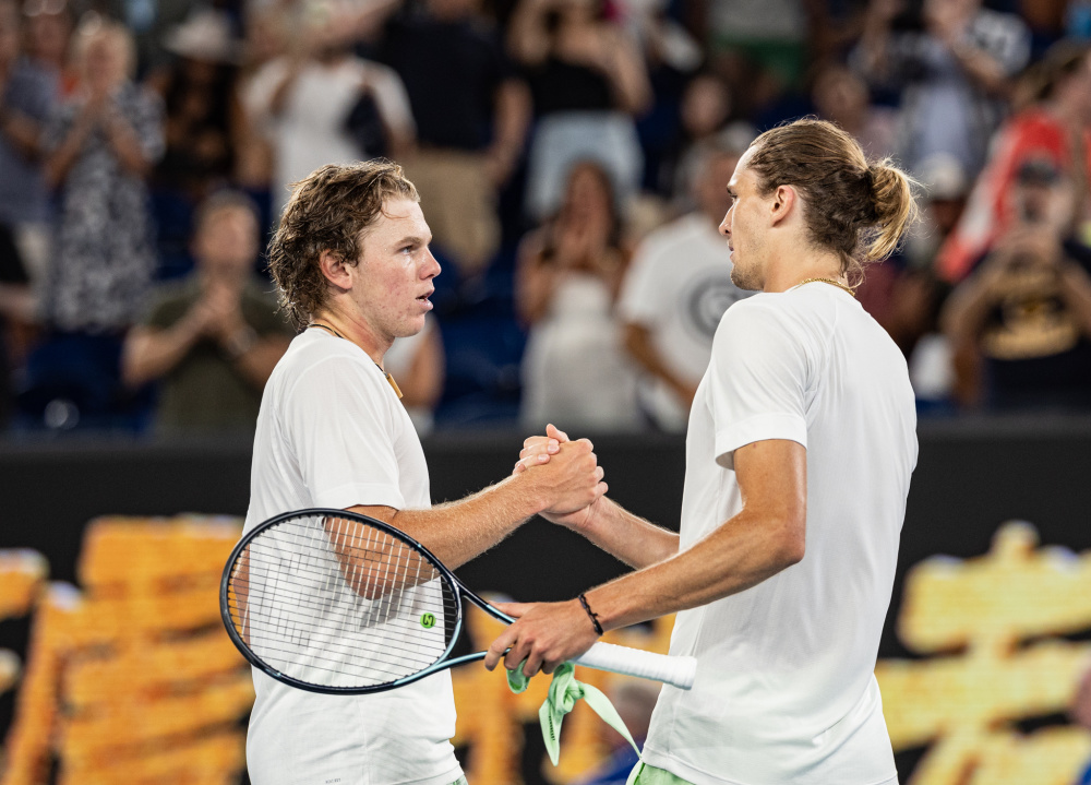 关于西班牙网球队横扫澳大利亚网球队，兹维列夫送出助攻的信息