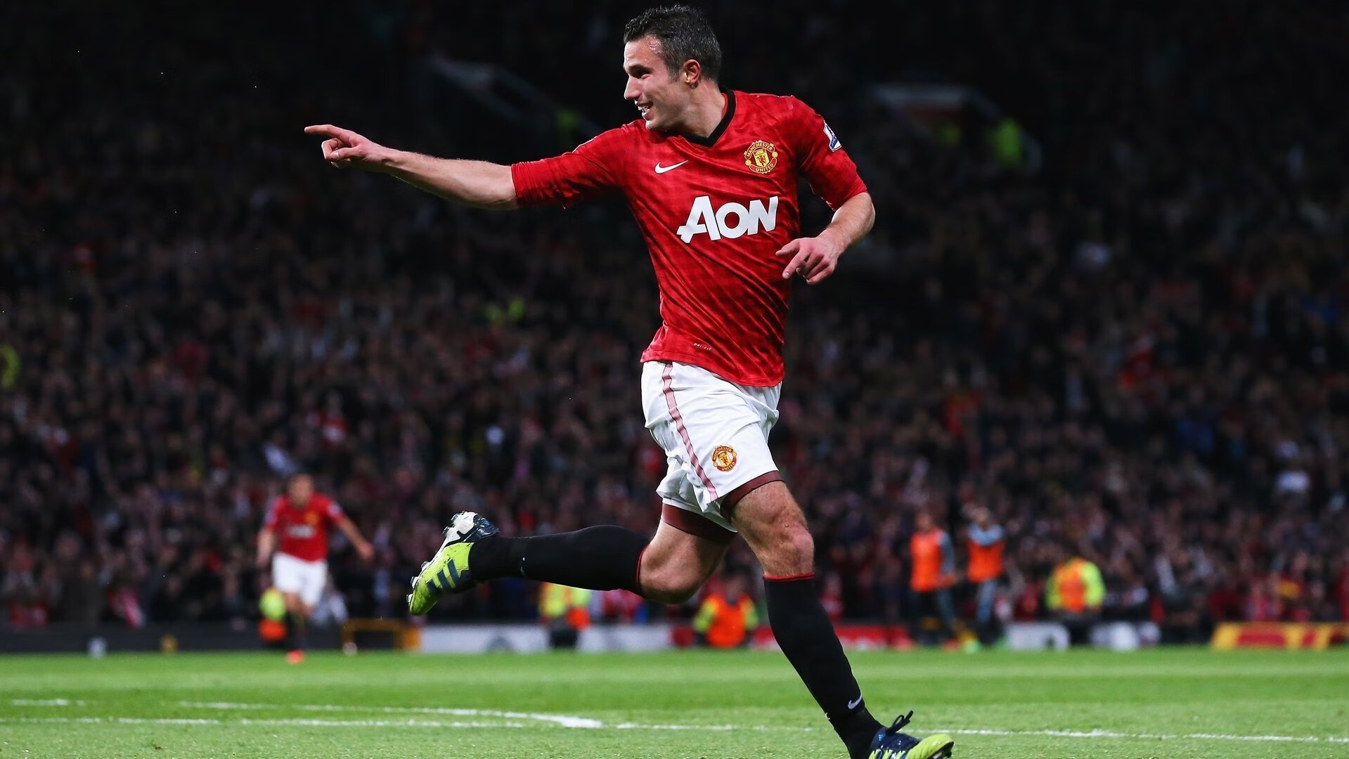 赛道与球场，当保罗在F1街道赛接管时，奇才加时击败骑士